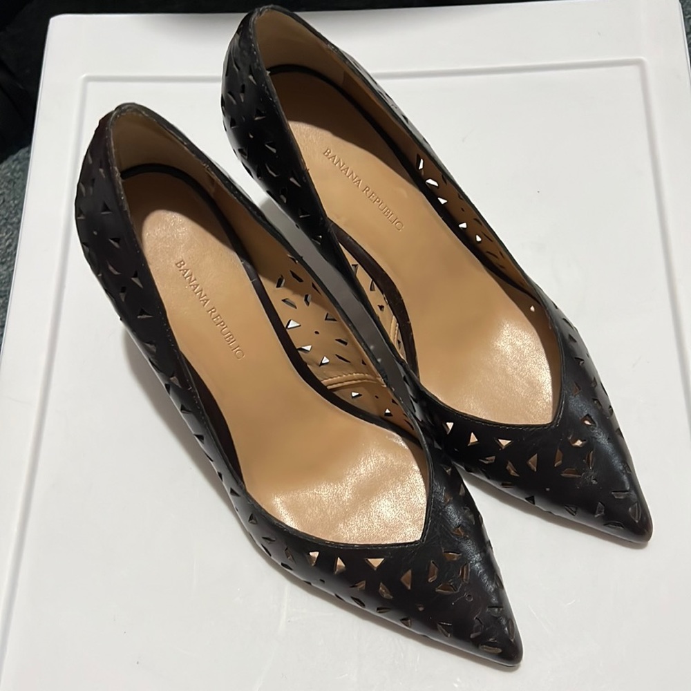 Banana Republic Black Cutout Pumps Size 9